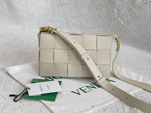 BV Cassette White, For Women, Women’s Bags 9.1in/23cm 666870V17H19009