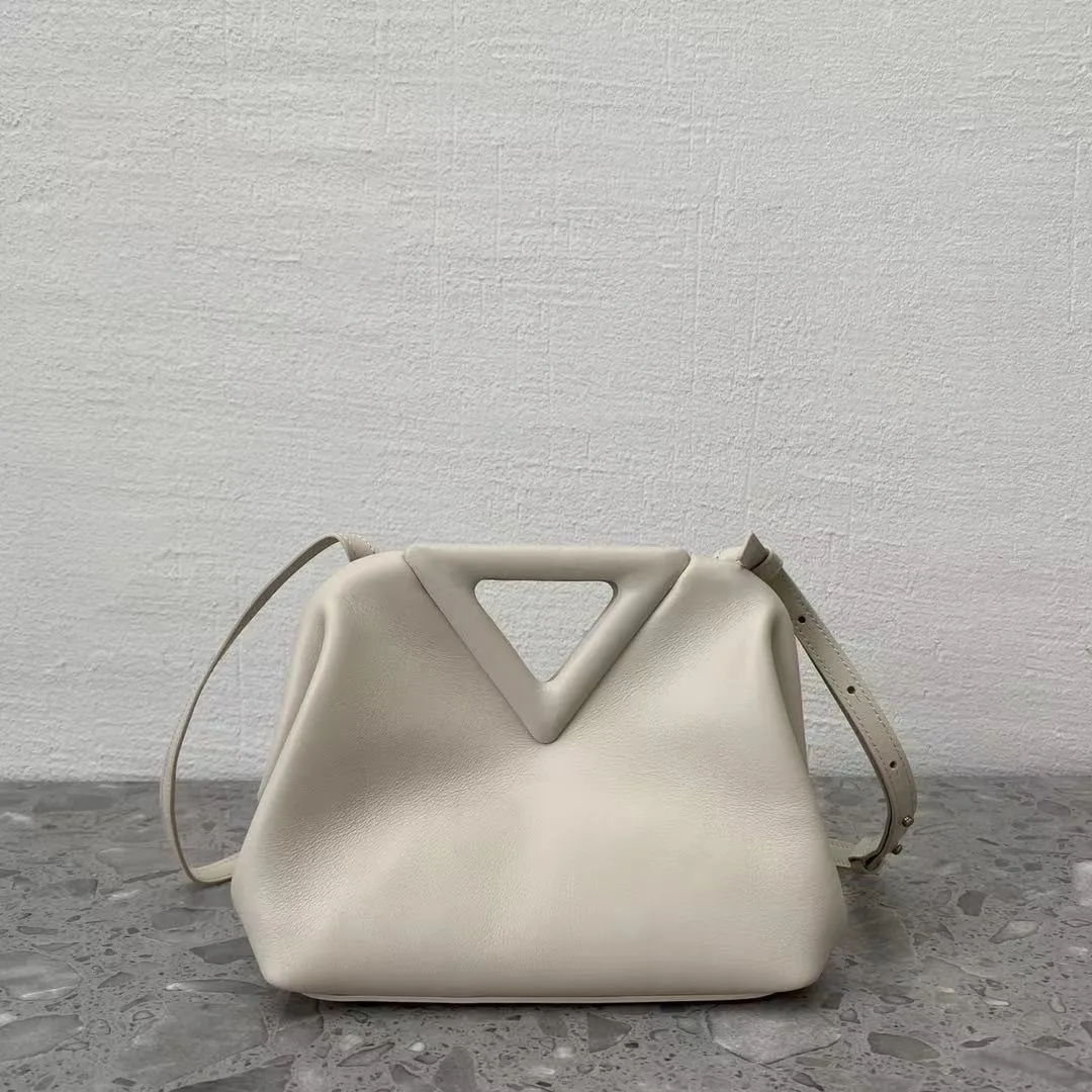 BV Point White, For Women, Women’s Bags 8.6in/22cm 658476VCP409137